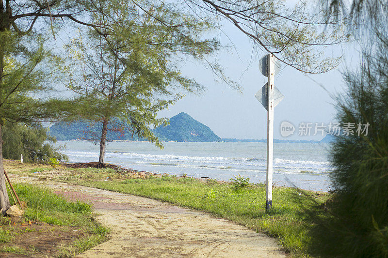 在Prachuap Kiri Khan的野生Sam Roi Yot海滩